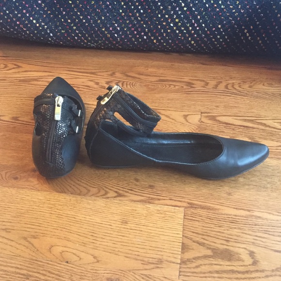 BCBG ankle strap flats - Picture 2 of 3