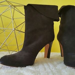⚠️SOLD⚠️ Guess Chocolate Brown Suede Boots. Size 8.5/9