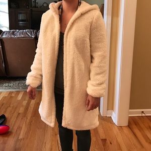 Cream/white faux fur Forever 21 coat. Size M