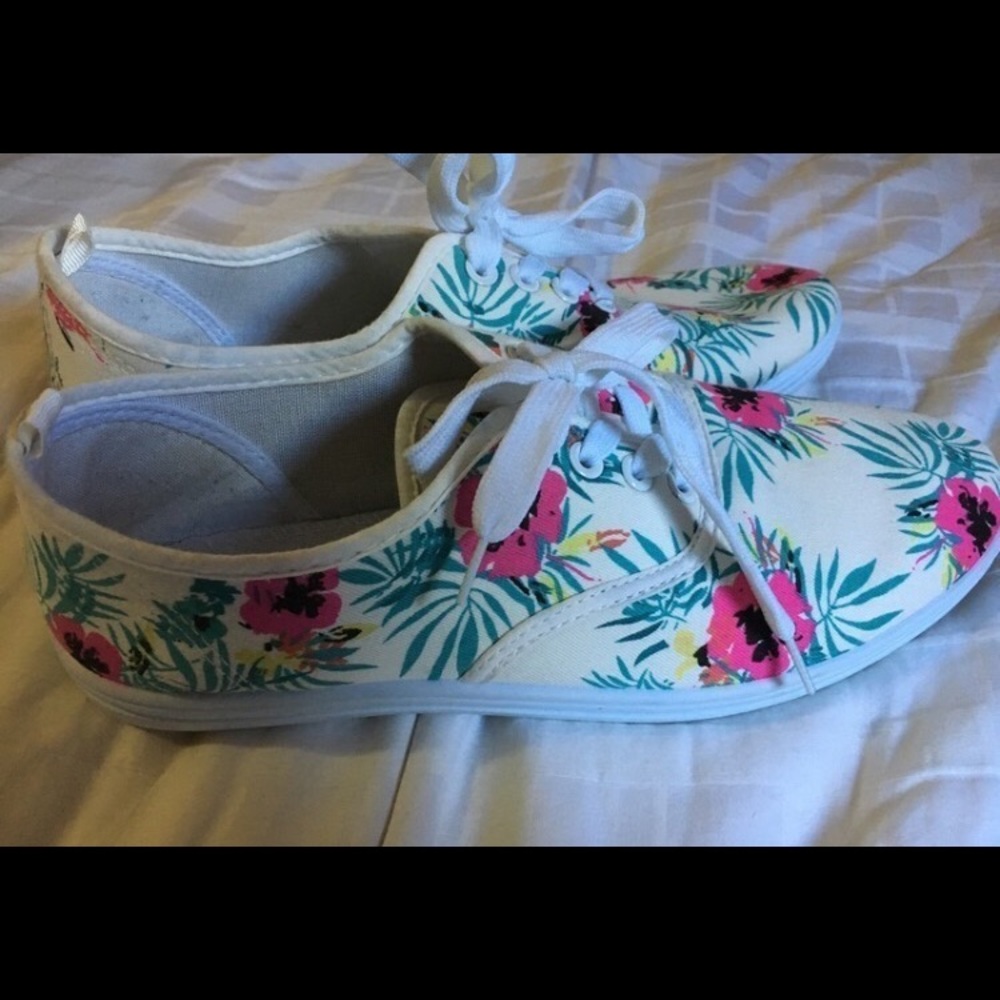 Floral Hawaiian Shoes