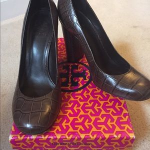 Tory Burch Crocodile Embossed Pumps