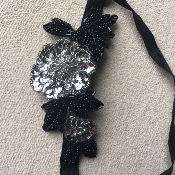 Bead and Sequin Elastic Headband - Picture 2 of 3