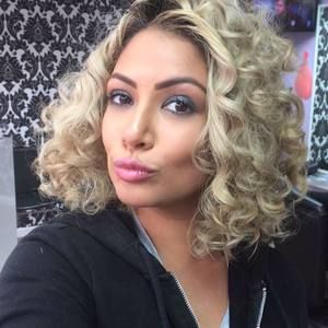 Meet your Posher, Lorraine