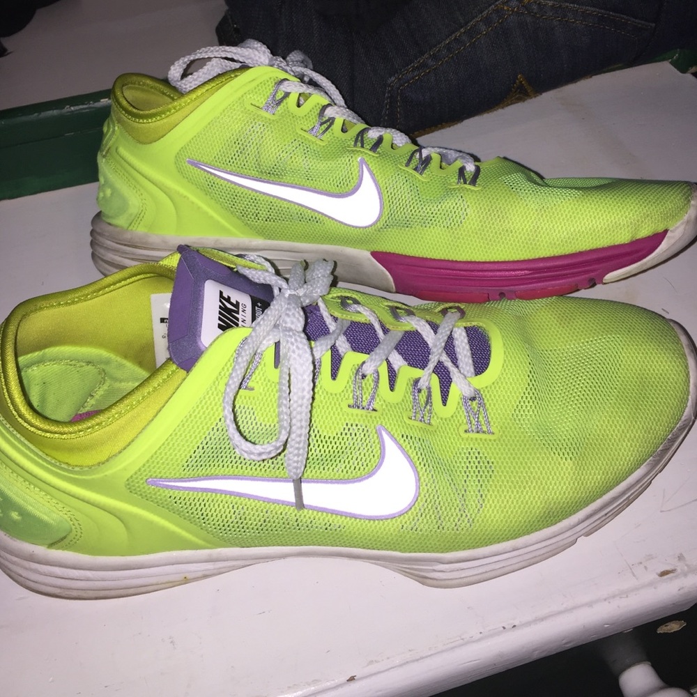 nike tennis shoes