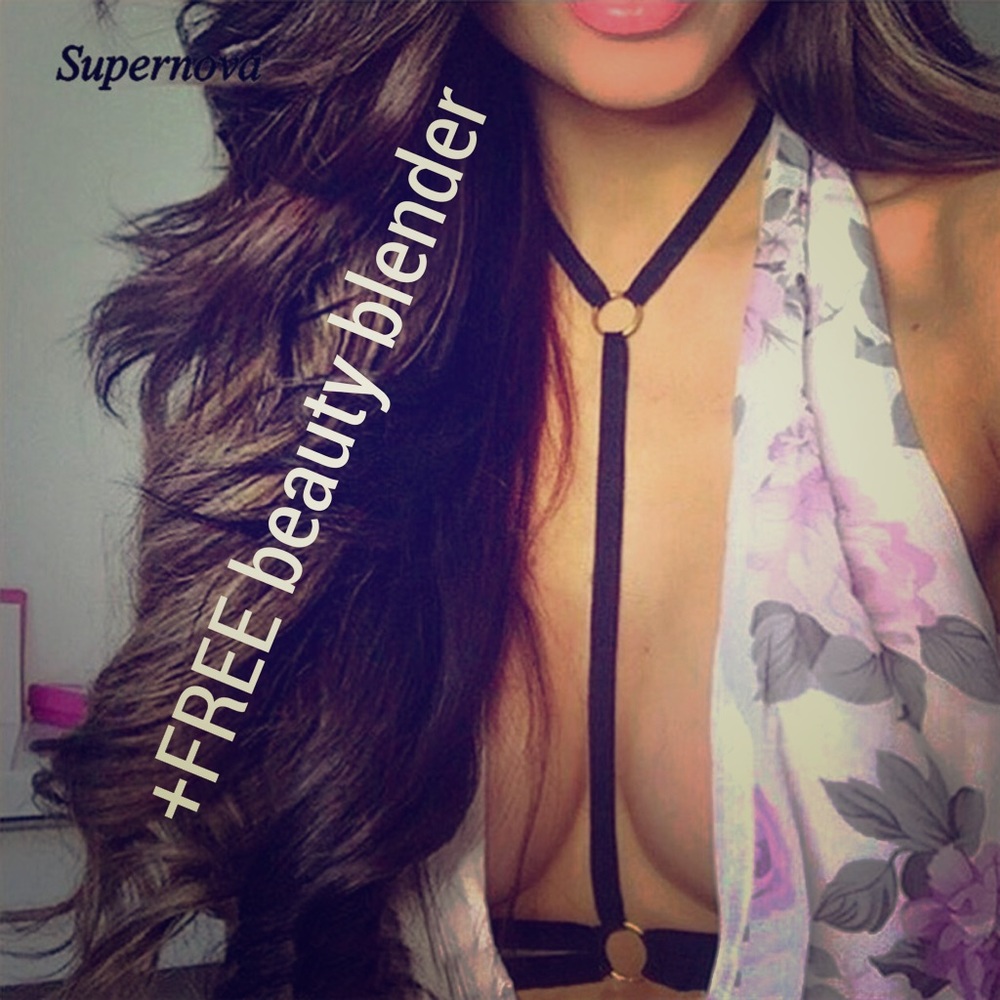 Elastic strappy bralette+ beauty blender