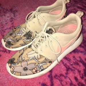 Nike floral Roshe runs size 7