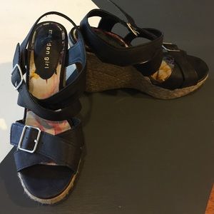 Madden Girl Wedge