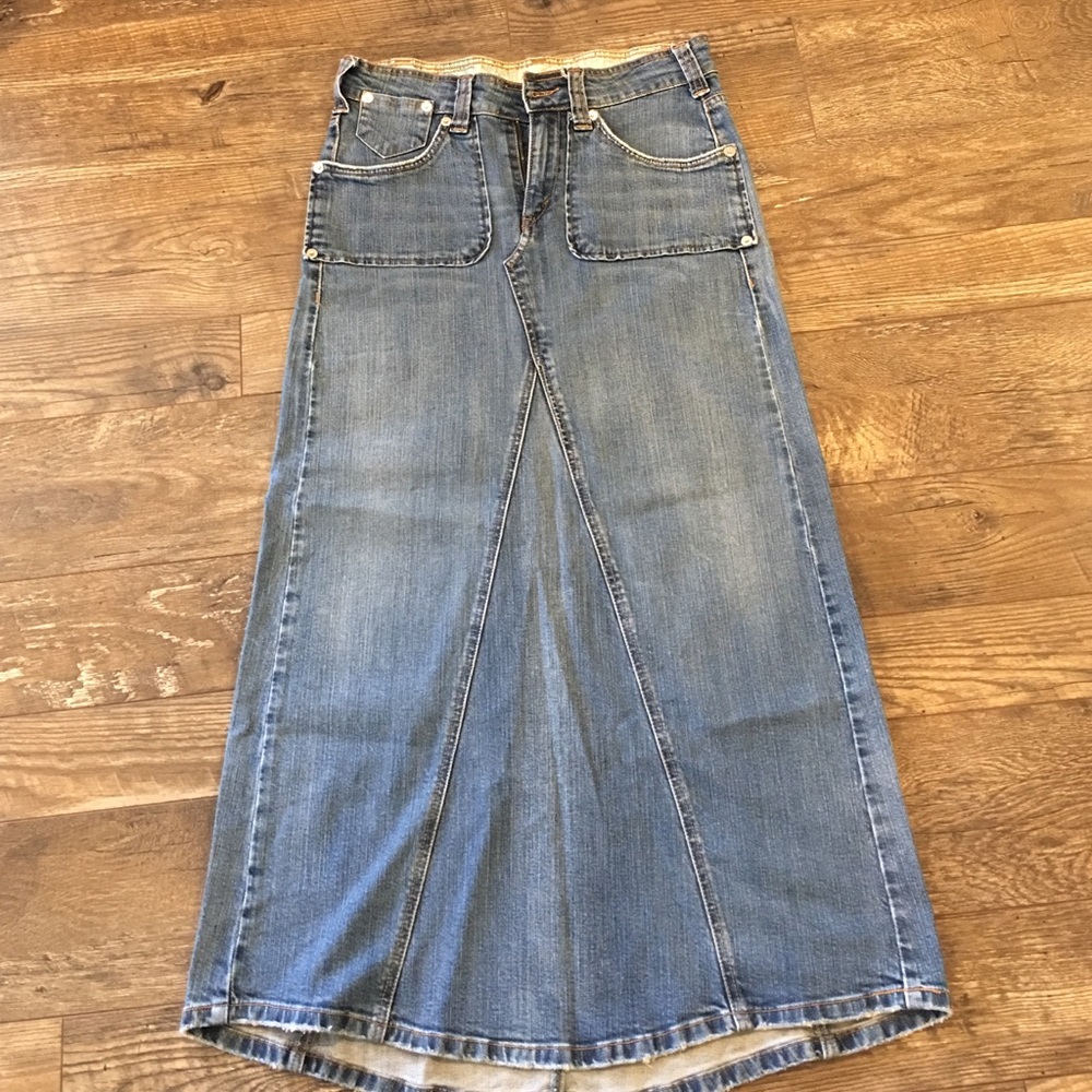 Levi's jean skirt