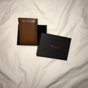 Men's tumi bifold wallet