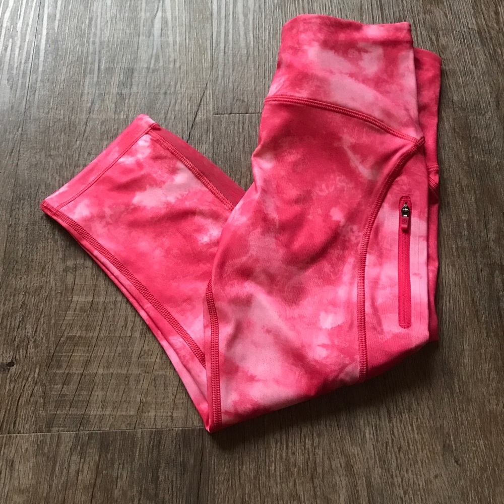 Super cute pink tye-dye crops!
