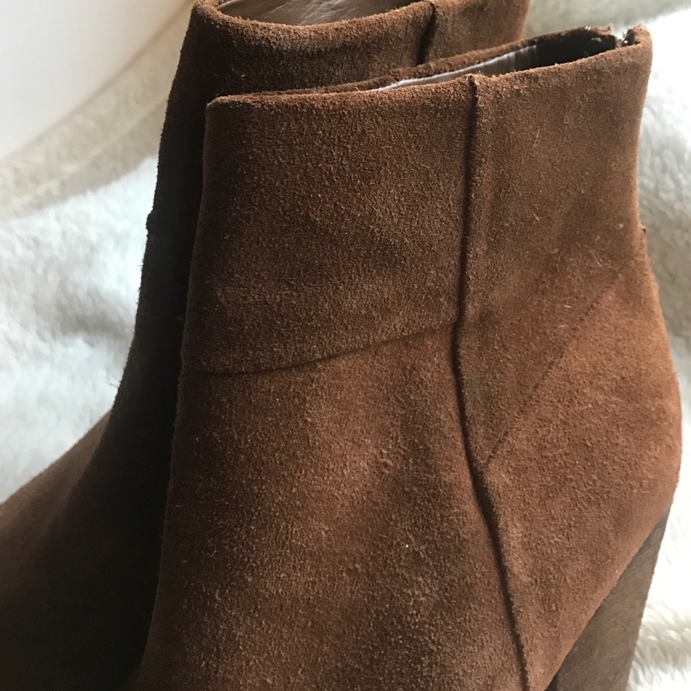 Boots - Picture 4 of 4