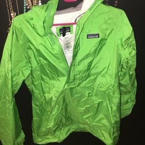 Green patagonia quarter zip rain jacket