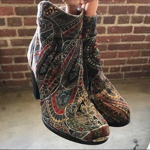 Joie velvet boots