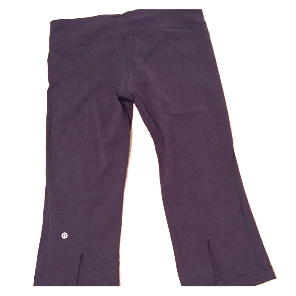 EUC authentic lululemon yoga crop