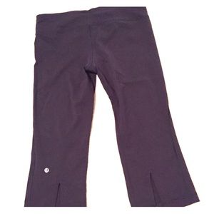 EUC authentic lululemon yoga crop