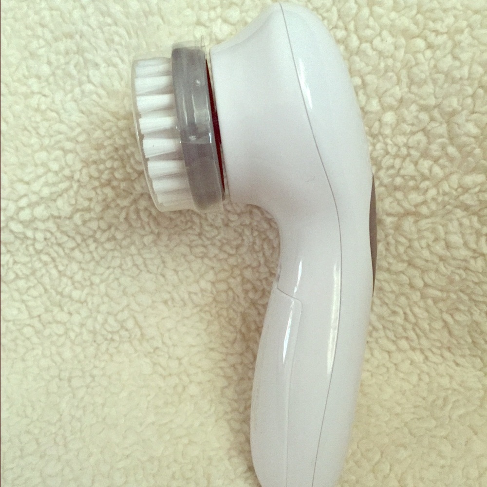 Facial Cleansing Brush