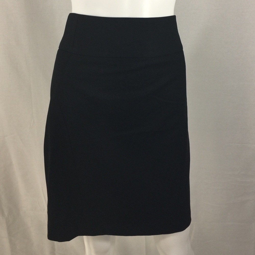 The limited sz 6 black mini skirt