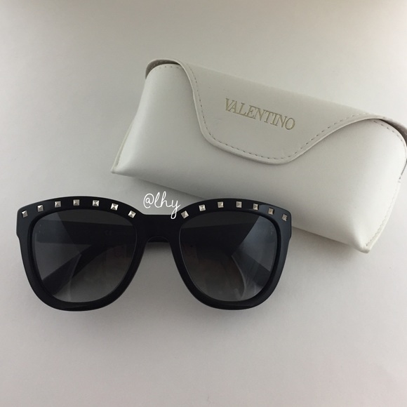 Valentino Accessories - ❌SOLD❌VALENTINO ROCKSTUD SUNGLASSES V677S