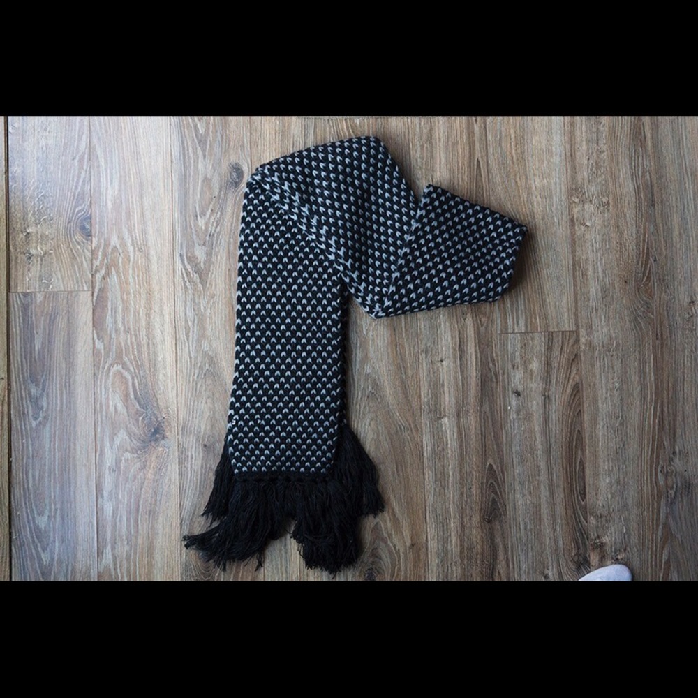 Aritzia Scarf