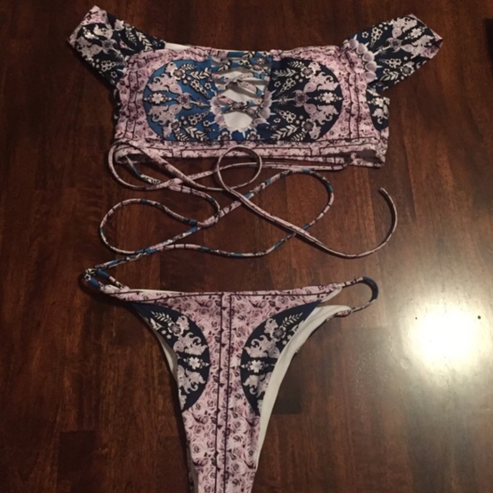 cute bikini new with tags....so cute