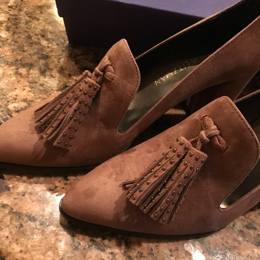 Stuart Weizman Broom Tassel Suede Block-heel Pumps - Picture 3 of 4
