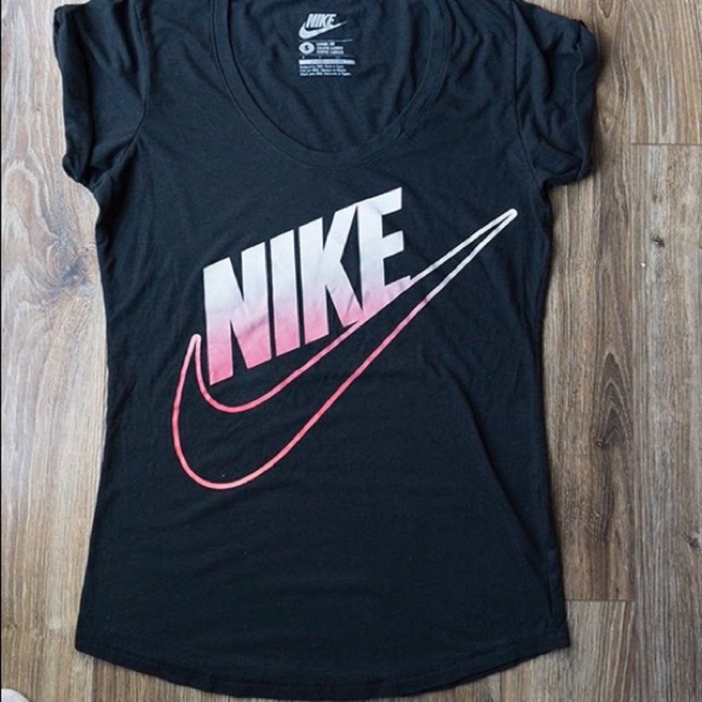 Nike Women's tee