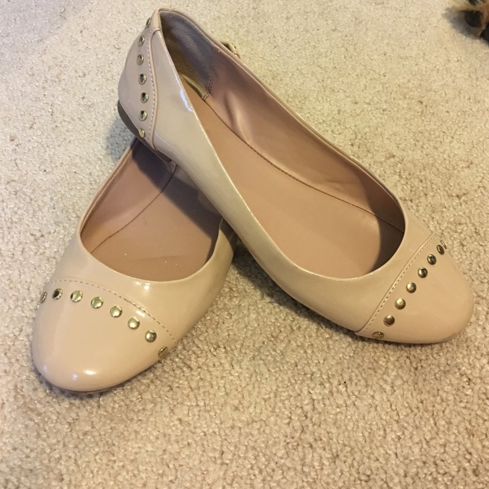 nude/pink flats with gold accents