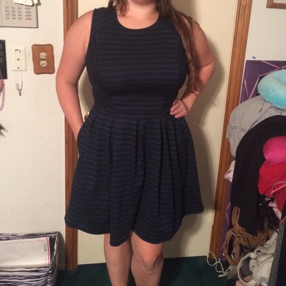 Super elegant business casual dress with pockets!!