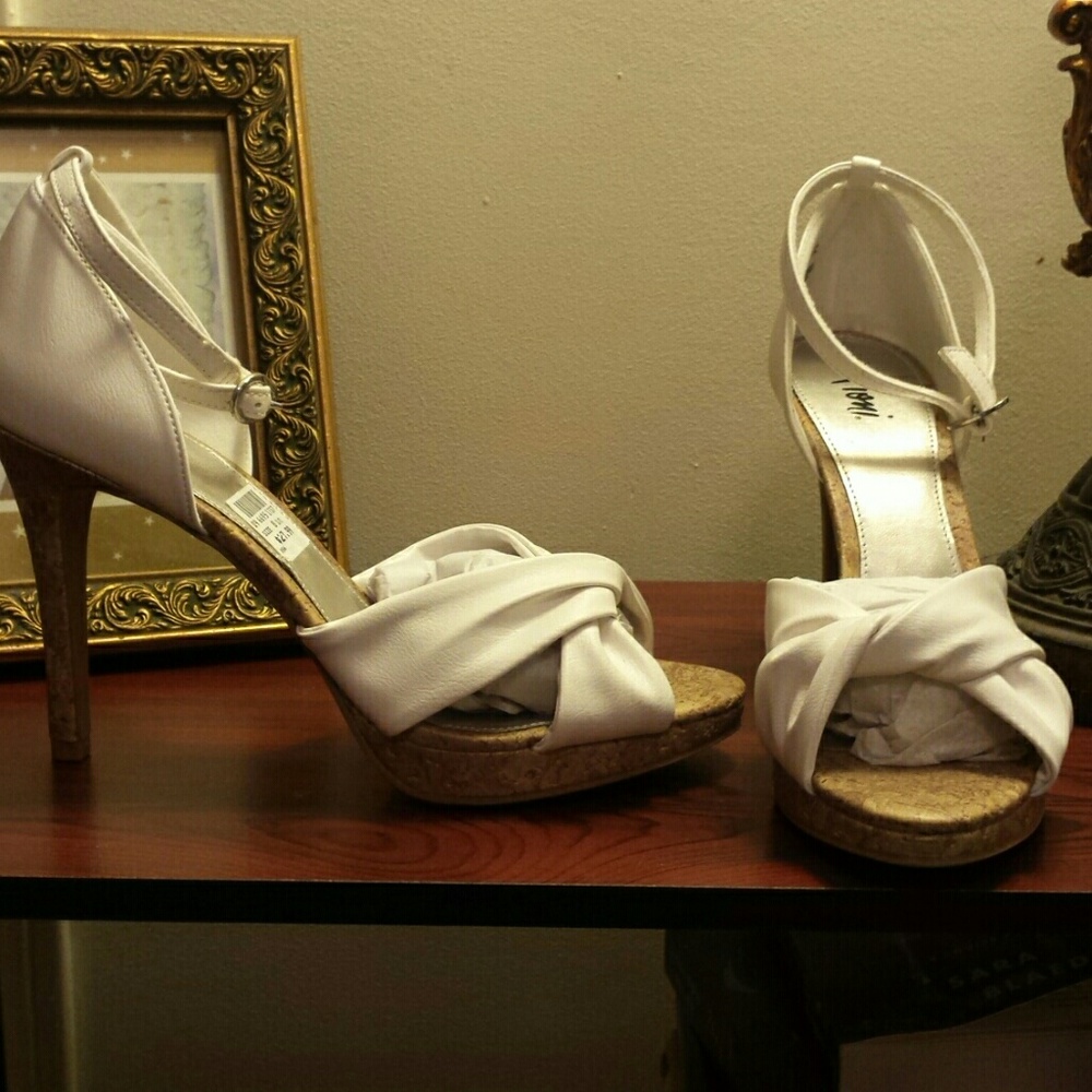 8.5 white heels with ankle strap