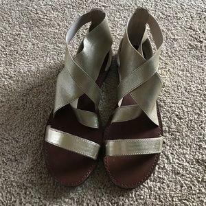 Steve Madden Gold sandal