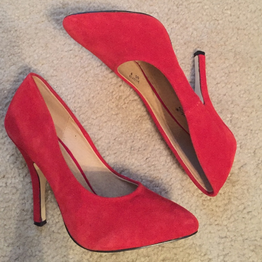 Pointed Toe Pumps (Heels)