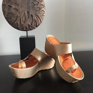 Slip on sandals modern & comfortable
