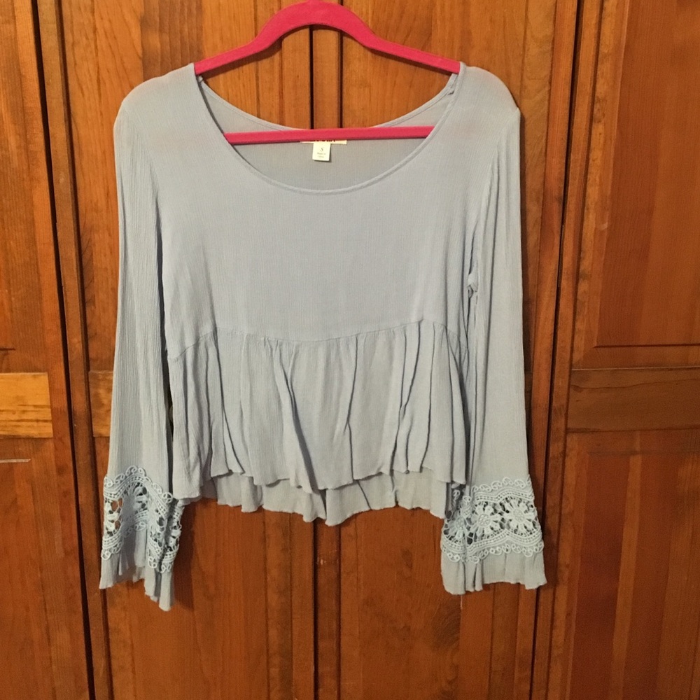 Long Bellbottom sleeved shirt