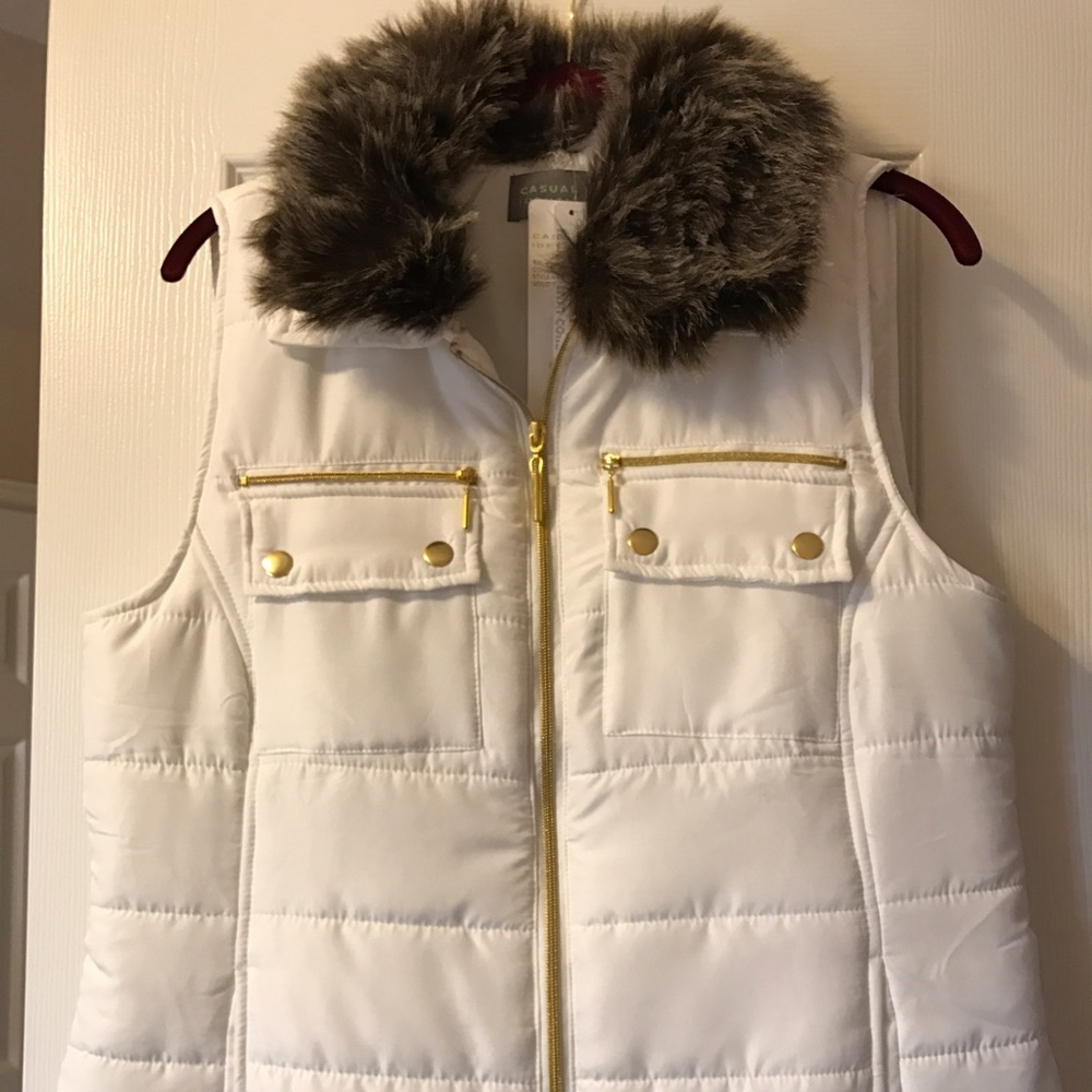 NWT white puffer vest with fur trim