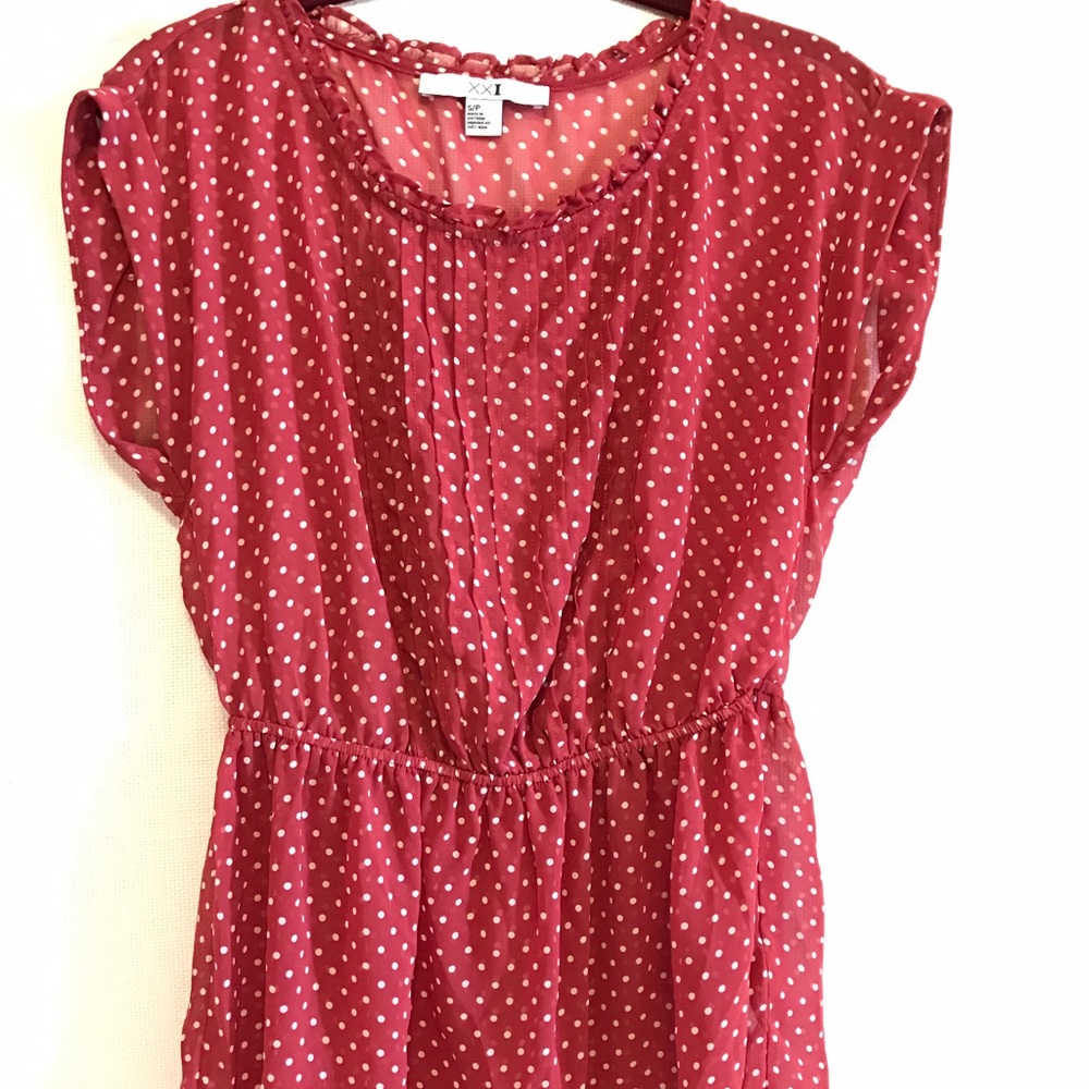 Cute and feminine rust red/white top
