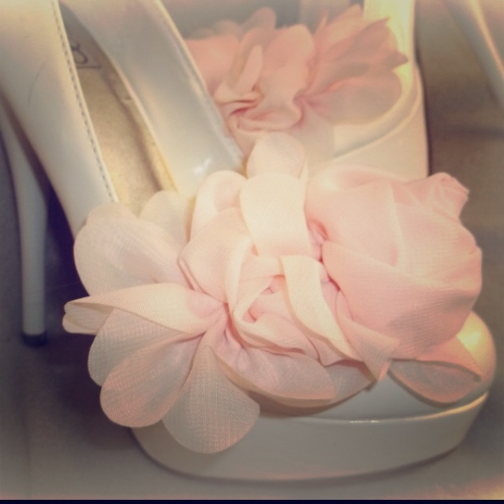 Chiffon bridal clip on flowers