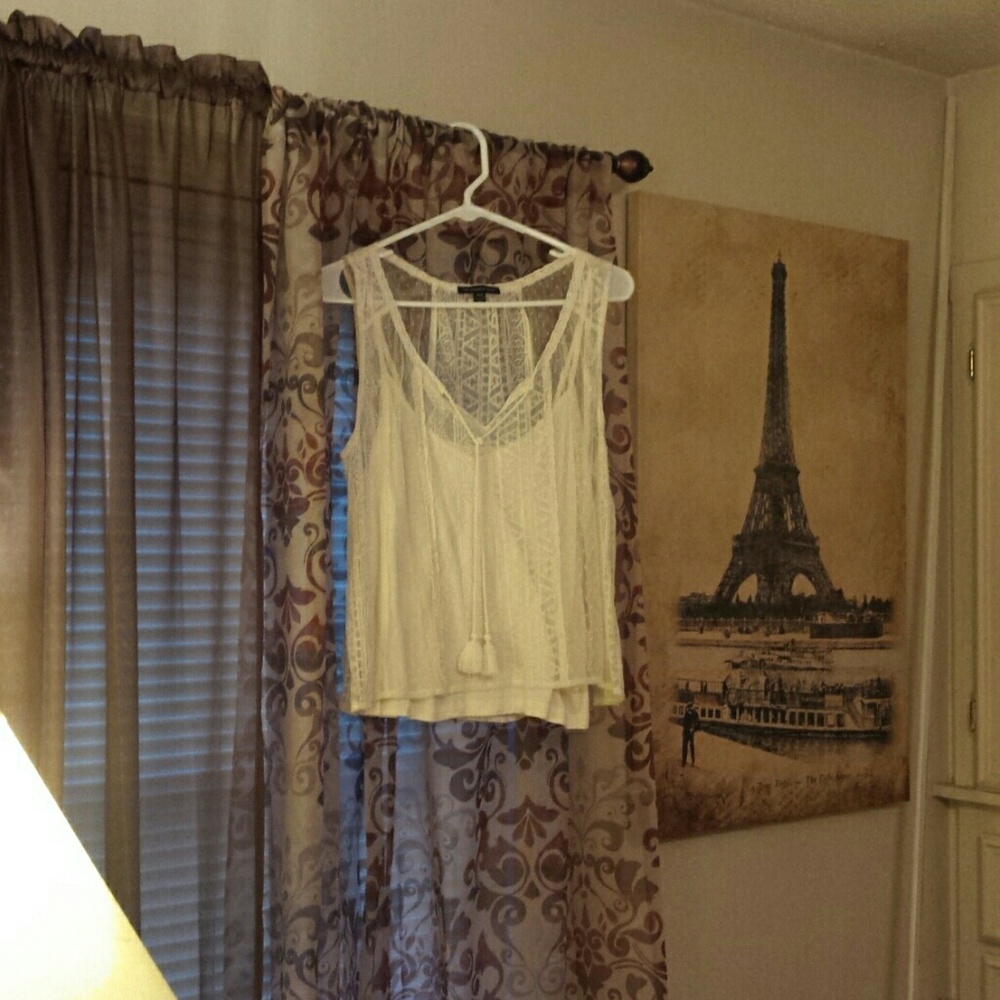 American Eagle cream colored lace top