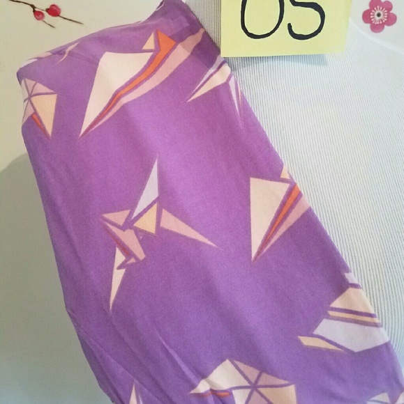 Lularoe OS paper plane leggings - Picture 1 of 1