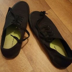 Black Airwalk Sneakers