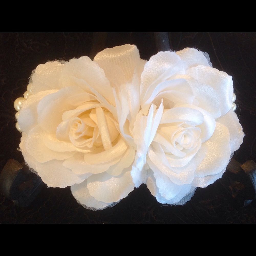 Bridal white silk roses and pearls hair clip