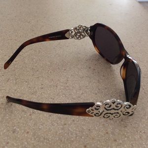 Brighton sunglasses Romano Scroll