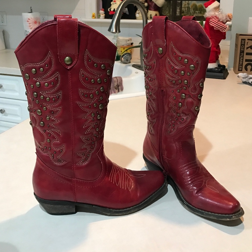 Very lightly worn red cowboy boots