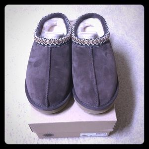 NWOT UGG slippers