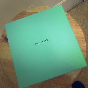 🎁🎁 This Tiffany & Co. jewelry packaging