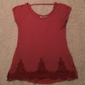 Pinky rose short sleeve with lace details.