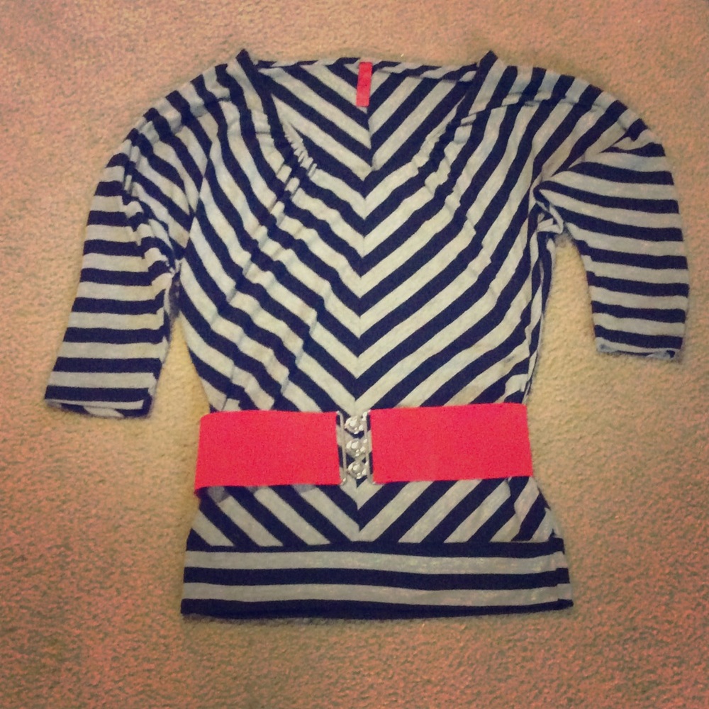 Top with 3/4 inch sleeve and attached belt