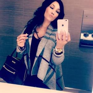 Meet your Posher, Mila