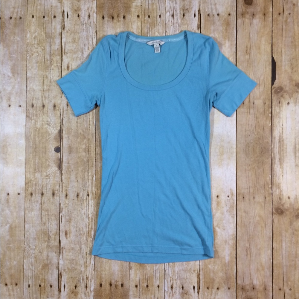 Basic blue scoop neck shirt sleeve Aero tee