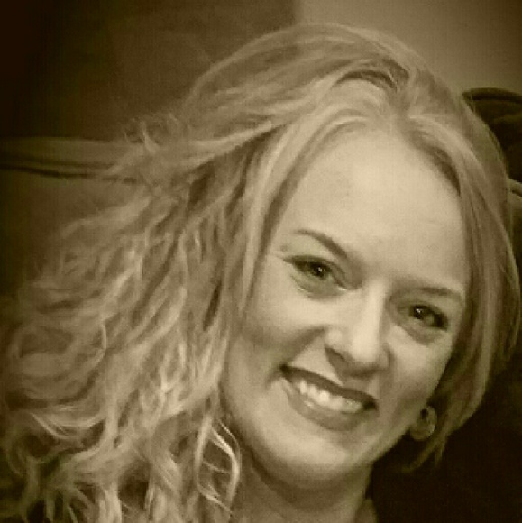 Meet your Posher, Jennifer - Picture 1 of 1