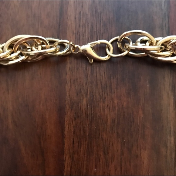 Thick gold figaro chain link necklace - Picture 2 of 3